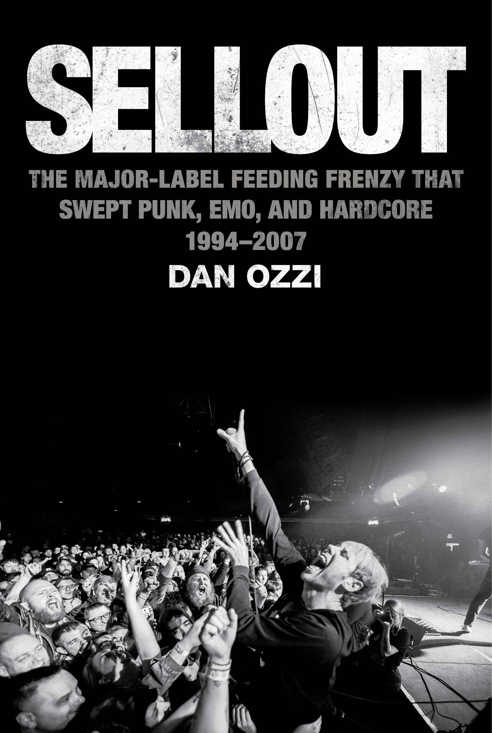 Dan Ozzi: Sellout (2021, Houghton Mifflin Harcourt Publishing Company)