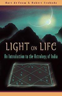 Hart de Fouw, Robert Svoboda: Light on Life (Paperback, 2003, Lotus Press)