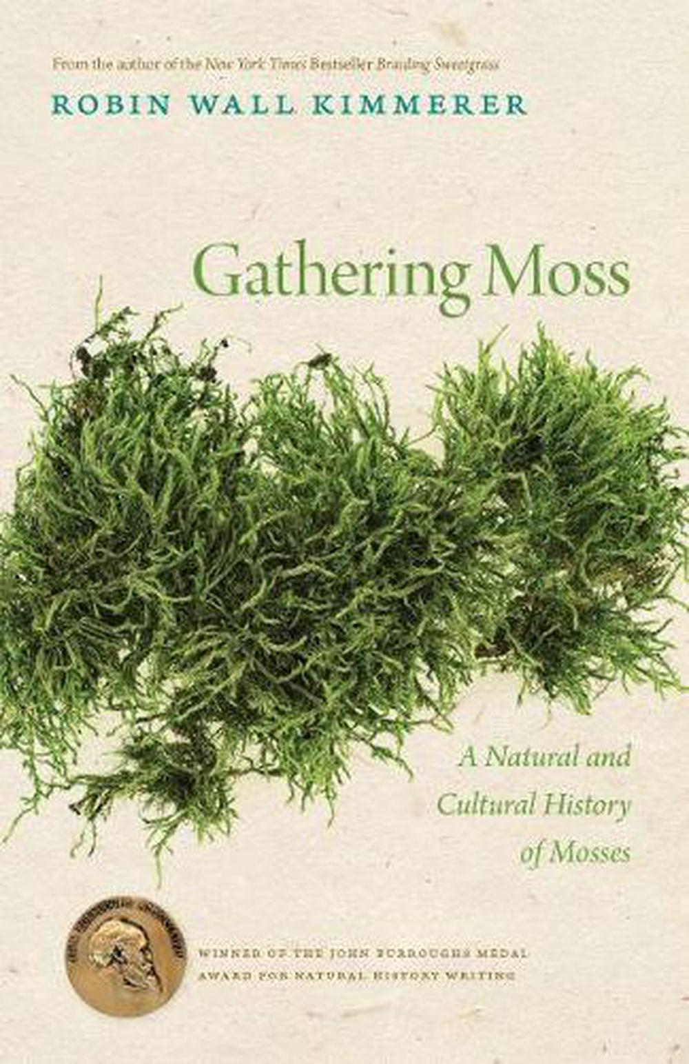 Robin Wall Kimmerer: Gathering Moss (Paperback, 2021, Oregon State University Press)