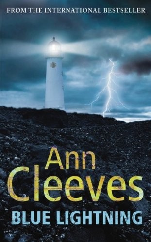 Ann Cleeves: Blue Lightning (Paperback, 2010, Macmillan and Co.)