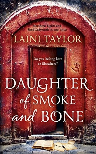 Laini Taylor: Daughter of Smoke and Bone: The Sunday Times Bestseller. Daughter of Smoke and Bone Trilogy Book 1 (Paperback, 2012, HODDER AND STOUGHTON)