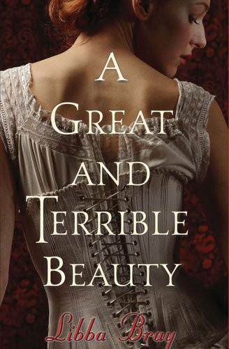 Libba Bray: A Great and Terrible Beauty (Hardcover, 2005, Gardners Books)