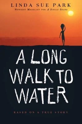 Linda Sue Park: A Long Walk To Water (Paperback, 2009, Clarion Books)